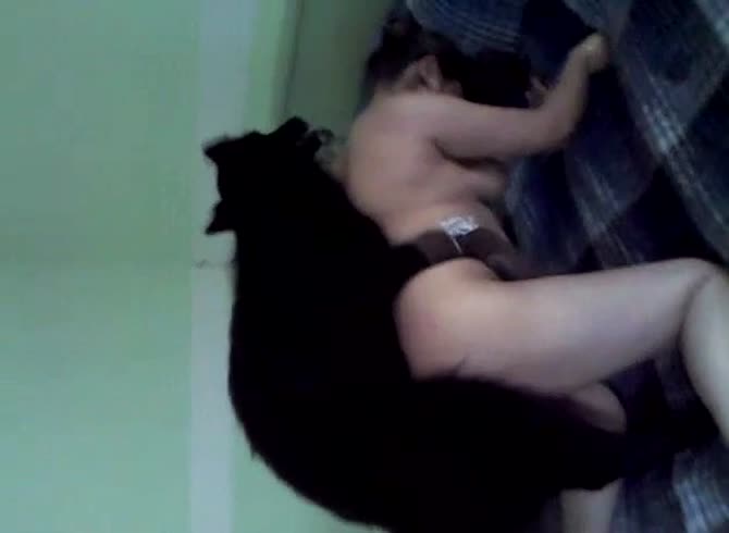 Video :Animal porno with amateur lady and pet dog